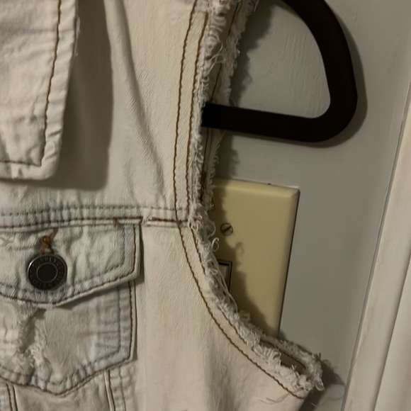 Mossimo vest super cute!! Raw hem edge on arm holes! From target - Picture 4 of 8